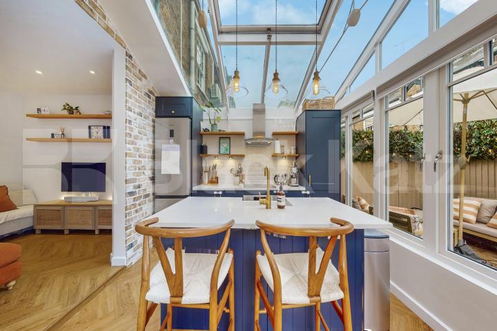 Stylish & contemporary maisonette flooded with natural light  Odger Street, Battersea 
